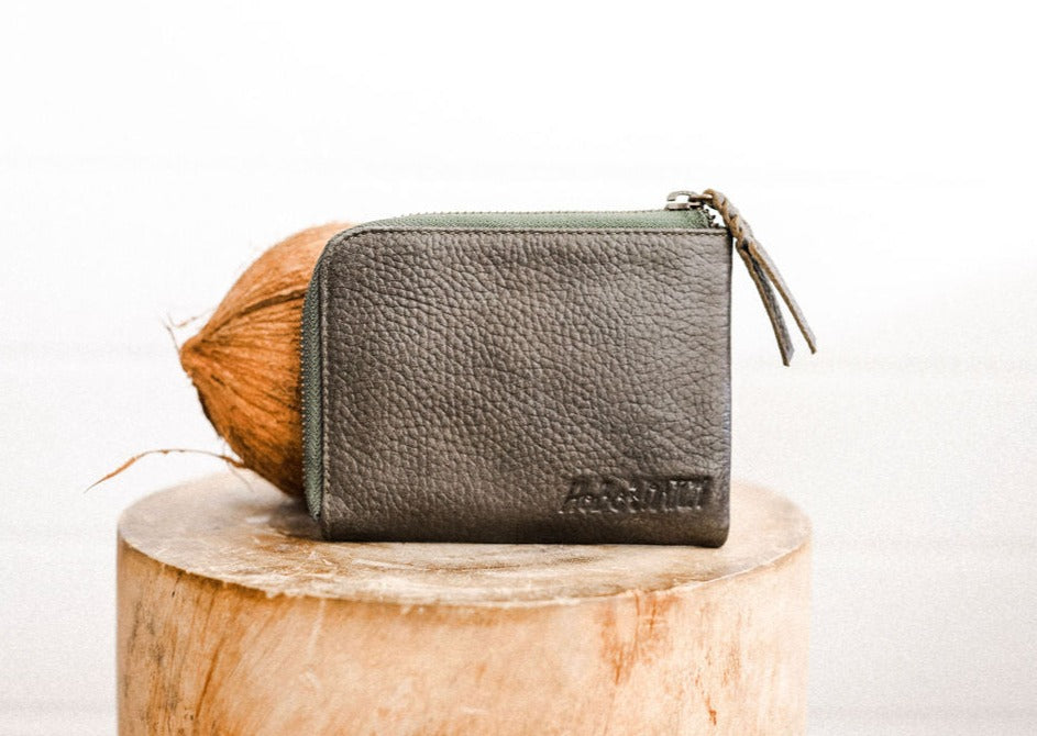 Lauren Clutch-Wallet in Polished Leather - Truffle – HOBO